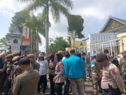 Polres Sarolangun Siagakan Personilnya Amankan Aksi Unras oleh Aliansi Mahasiswa dan Nakes Se-Kabupaten Sarolangun
