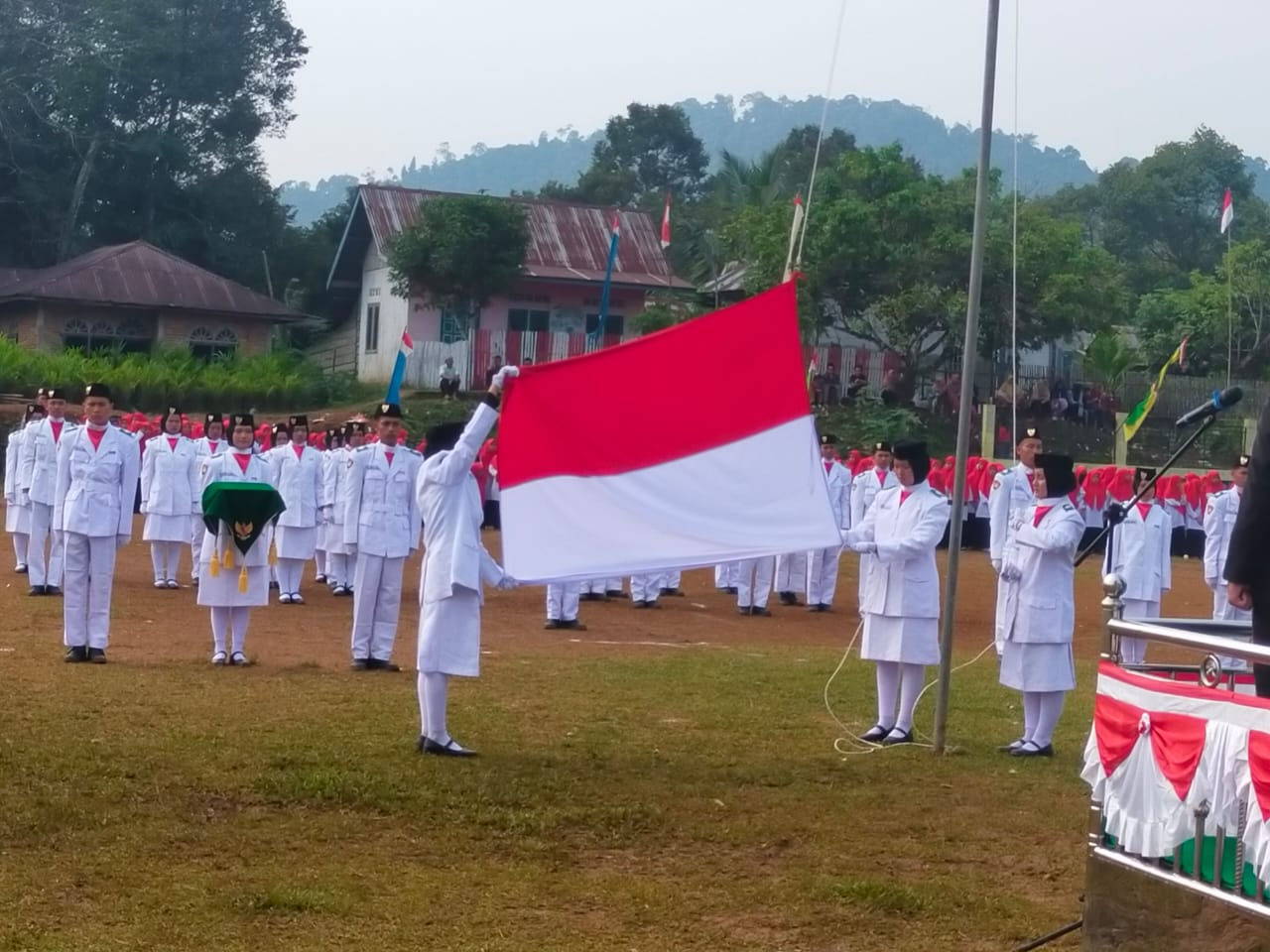 Iptu. Agung Heru .W. S.sy. MM. Pimpin Upacara Penurunan Bendera pada HUT RI ke 78 tahun 2023