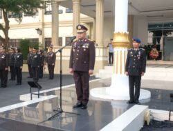 Wakapolda Jambi Brigjen Pol Drs Yudawan Roswinarso, SH. MH  Selaku Inspektur Upacara Hari Kemerdekaan Republik Indonesia Ke 78 Bertempat Di Lapangan Hitam Mapolda Jambi