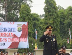 Waka polres Tebo Kompol Deni Mulyadi SE Menjadi Irup Pada Upacara Memperingati Detik Detik Kemerdekaan RI Ke 78  Di Halaman Apel Polres Tebo