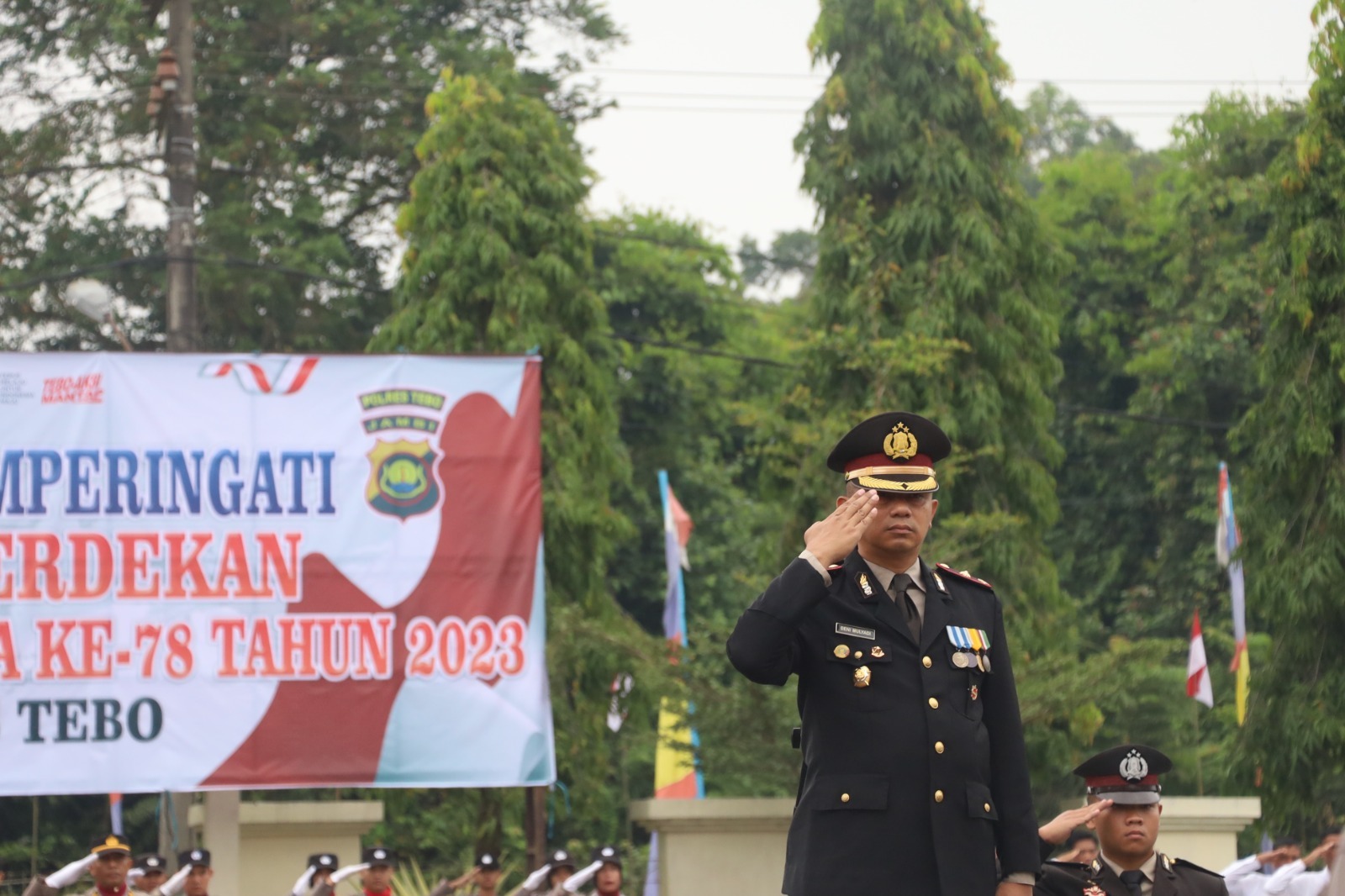 Waka polres Tebo Kompol Deni Mulyadi SE Menjadi Irup Pada Upacara Memperingati Detik Detik Kemerdekaan RI Ke 78  Di Halaman Apel Polres Tebo