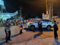 Polres Sarolangun Kerahkan Personilnya Dalam Kegiatan Pawai Obor Peringatan HUT Kemerdekaan RI ke 78