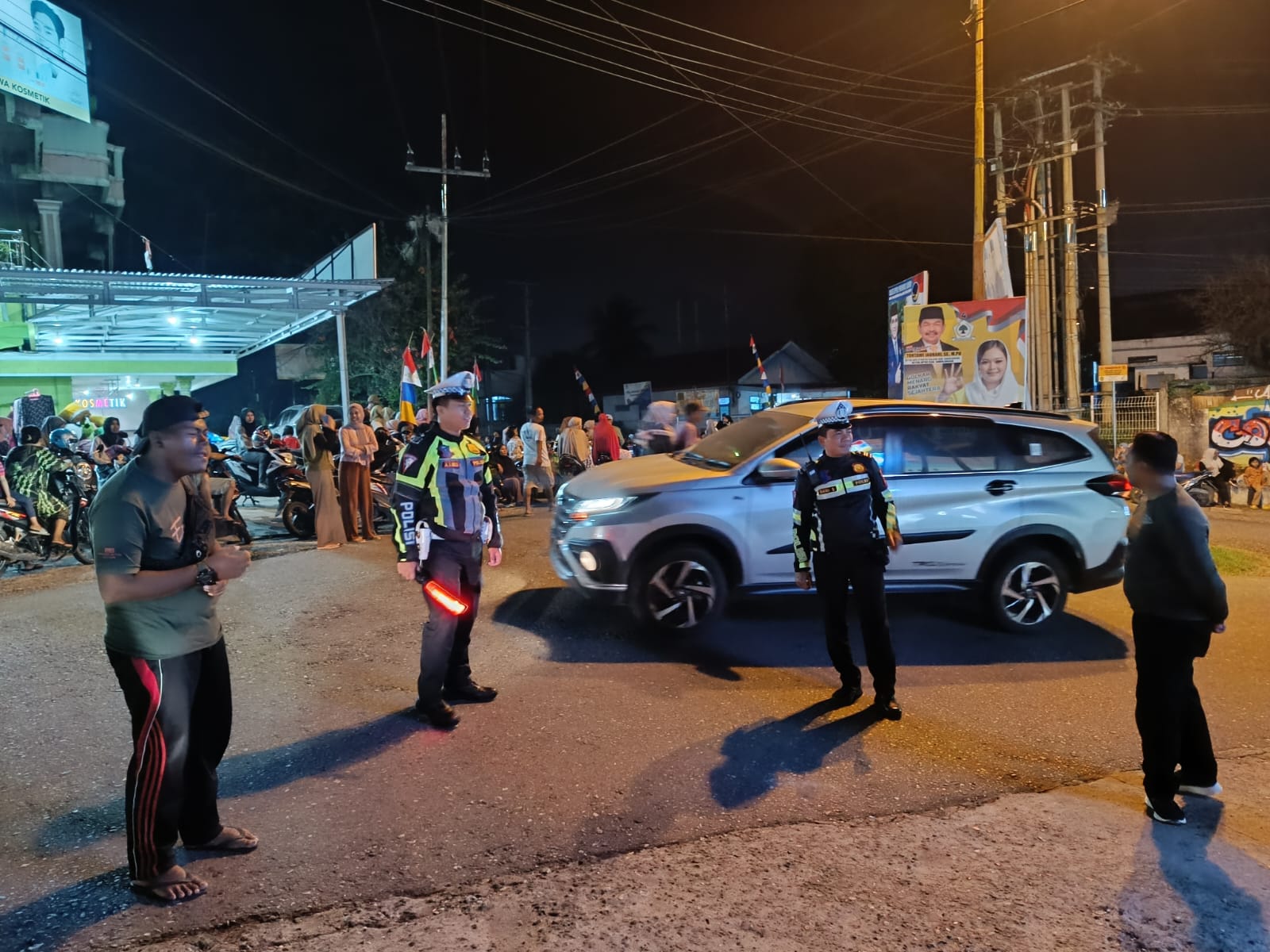 Polres Sarolangun Kerahkan Personilnya Dalam Kegiatan Pawai Obor Peringatan HUT Kemerdekaan RI ke 78