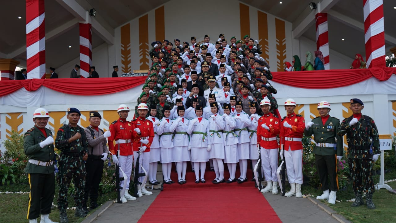 Wabup Nilwan Inspektur Upacara Penurunan Bendera peringatan HUT RI ke-78 di Kabupaten Merangin