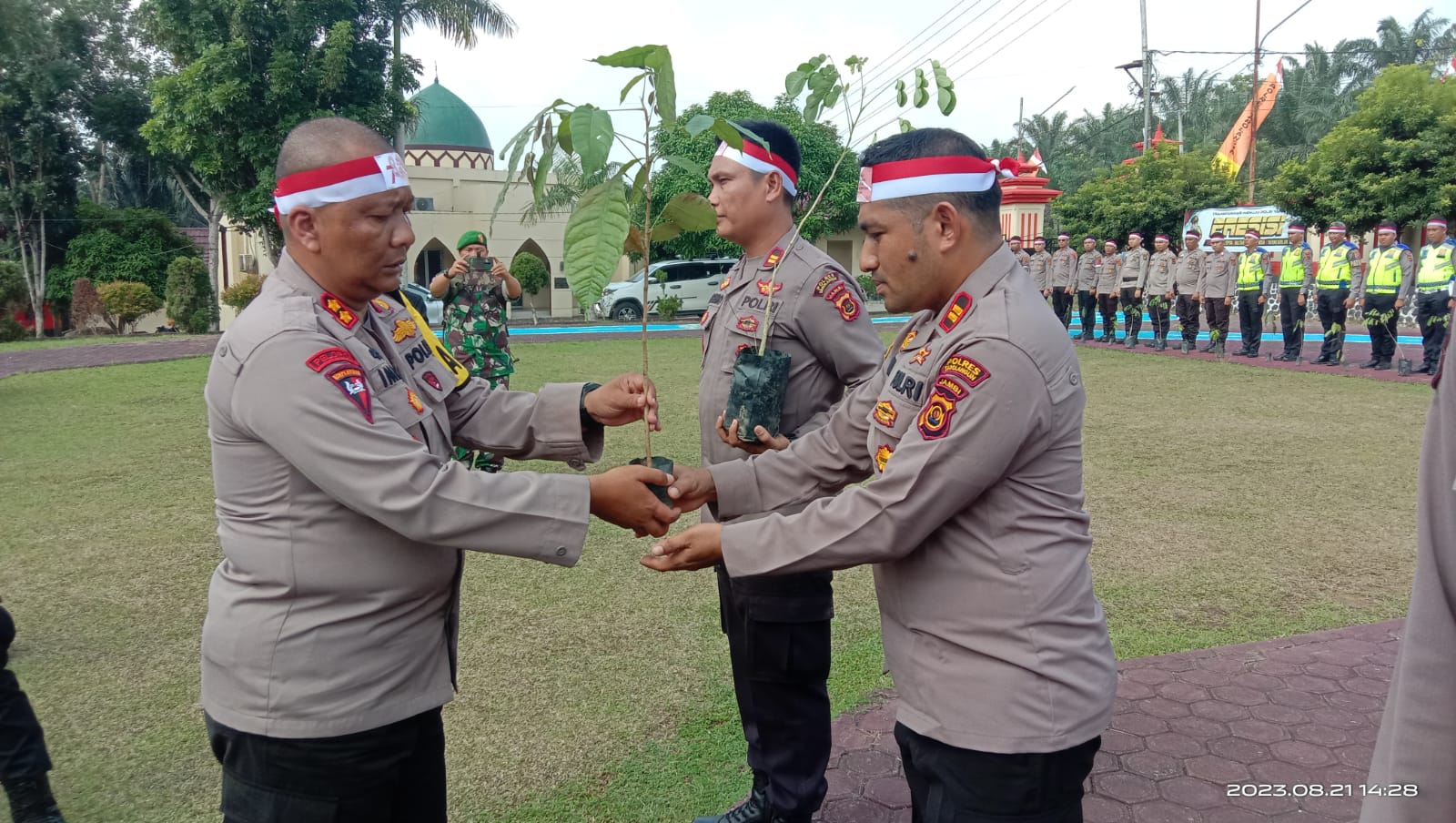 Polres Sarolangun Laksanakan Kegiatan Bhakti Sosial Penghijauan Bersama Forkopimda