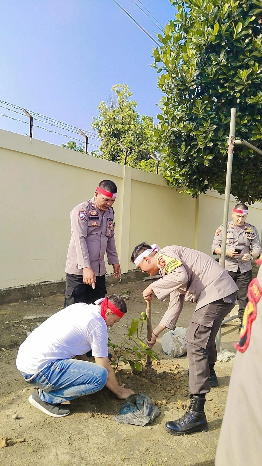 Kapolsek Tabir. Lestarikan Negeri dengan Penghijauan, Warisi apa yang kami laksanakan hari ini, dan lanjutkan apa keberhasilan yang telah di ciptakan