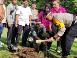 Kapolres Tebo Akbp l Wayan Arta Ariawan. SH. S. Ik. MH Secara Serentak Buka Penanaman  Seribu Pohon Di Jajaran Polsek Sekabupaten  Tebo