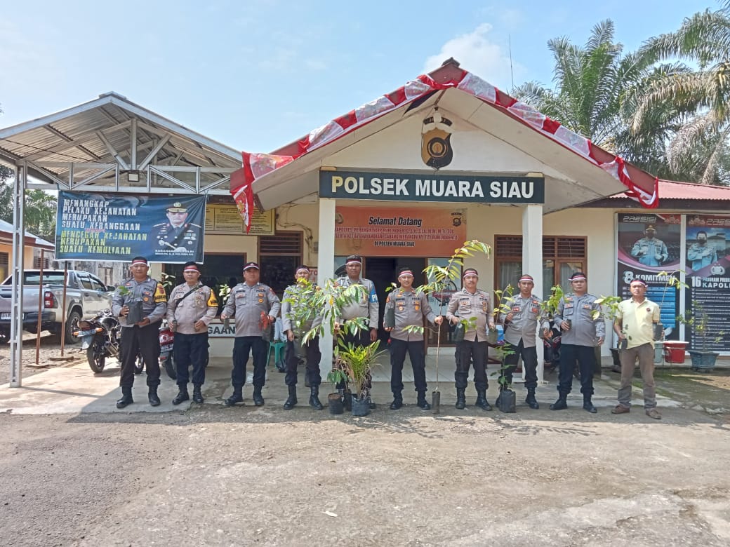 Iptu. Agung Heru. W. S.sy.MM Laksanakan Kegiatan Penanaman Pohon Buah buahan ” Polri lestarikan Negeri dengan Penghijauan sejak dini”