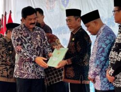 Bupati Merangin Terima Sertifikat dari Menteri ATR/BPN pada Acara Panen Raya Sertifikat PTSL di Candi Muaro Jambi