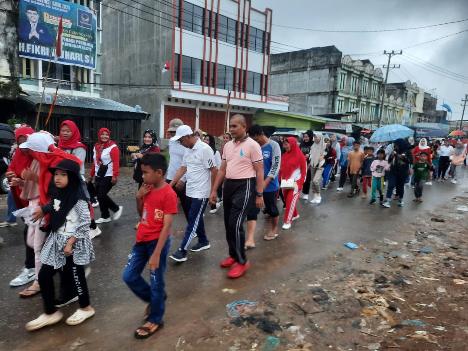 Polres Merangin laksanakan Pengaman pada kegiatan Jalan Santai IKATAN KELUARGA MINANG