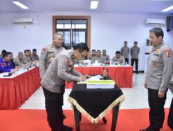 Wakapolda Jambi Brigjen Pol. Yudawan Roswinarso sambut kedatangan Irwasum Polri Komjen Pol. H. Ahmad Dhofiri