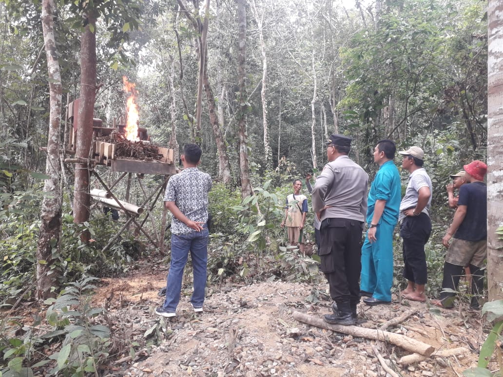 Polsek Air Hitam Bersama Pemerintah Kecamatan Air Hitam dan Desa Jernih Musnahkan Alat Akfititas Peti