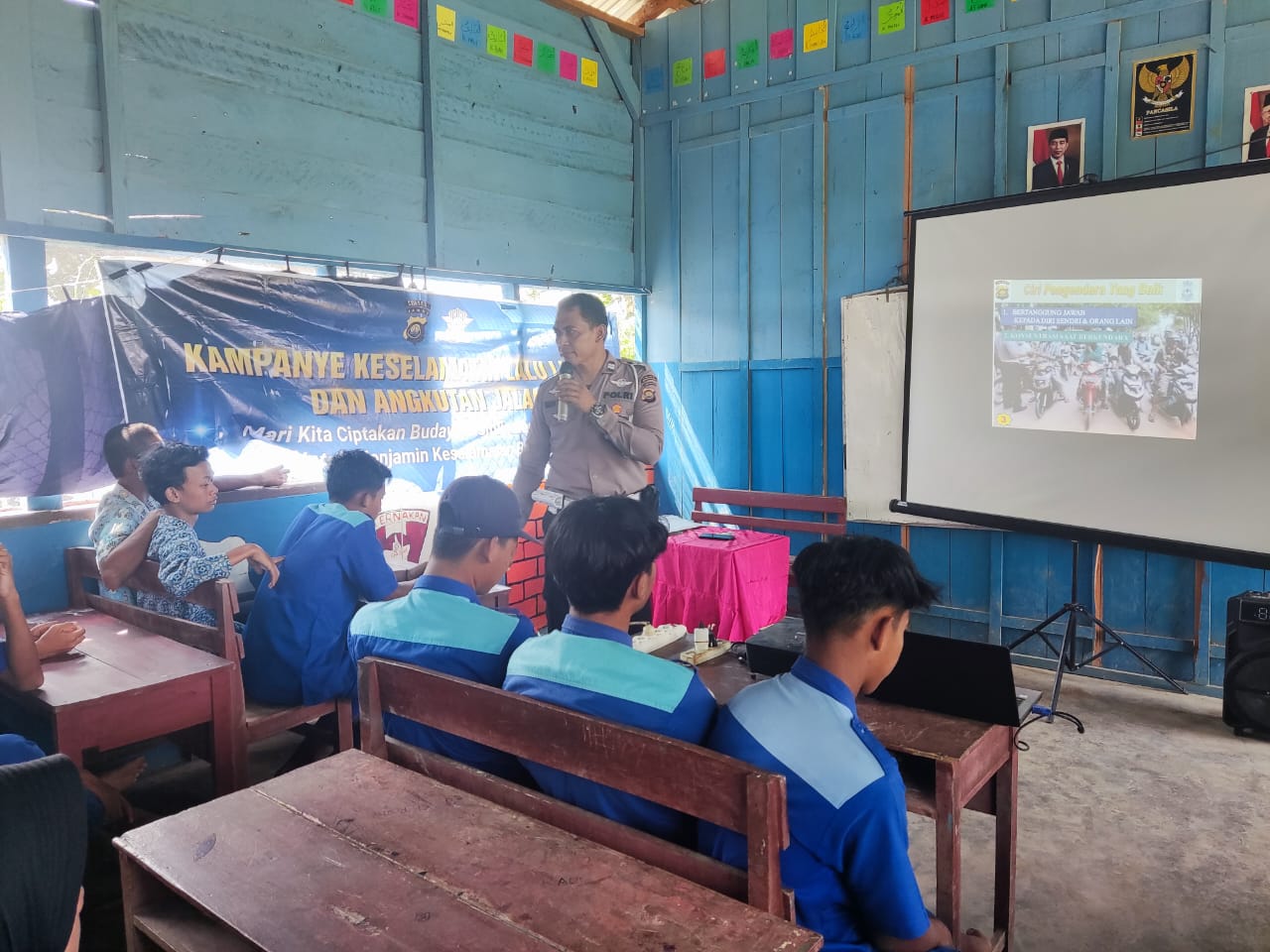 Satlantas Polres Merangin Beri Sosialisasi Etika berkendara pada Siswa Siswi SMKN 15 Merangin