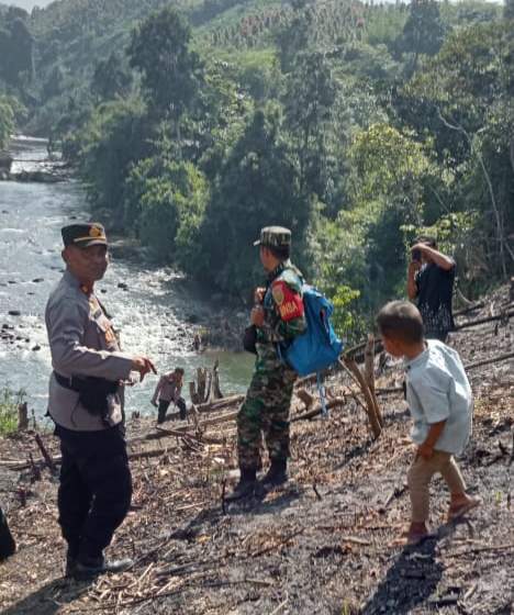 Titik HOTSPOT Terdeteksi di Koordinat S102. 0697 L-2.529, Kapolsek Jangkat Dan Satgas Menuju Lokasi Guna Tindakan Pencegahan Karhutla