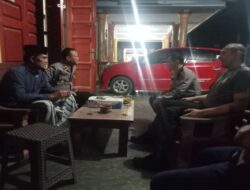 Kompol. M.T. Siregar. SE. S.IK., Disela PAM kegiatan Masyarakat,Waka Sempatkan Dialog Humanis Pada Tokoh Warga Desa Sungai Udang.