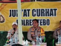 Kapolres Tebo Akbp l Wayan Arta Ariawan SH. S. Ik. MH Melaksanakan Jum’at Curhat Di Kecamatan Tengah Ilir Desa Mengupeh