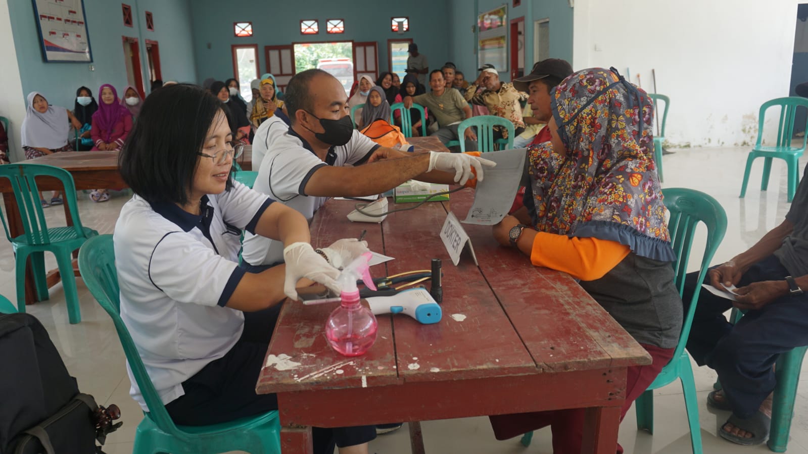 300 Masyarakat Desa Malakoni dan Kaana Datangi Pelayanan Kesehatan Gratis Yang Diselenggarakan Lanal Bengkulu