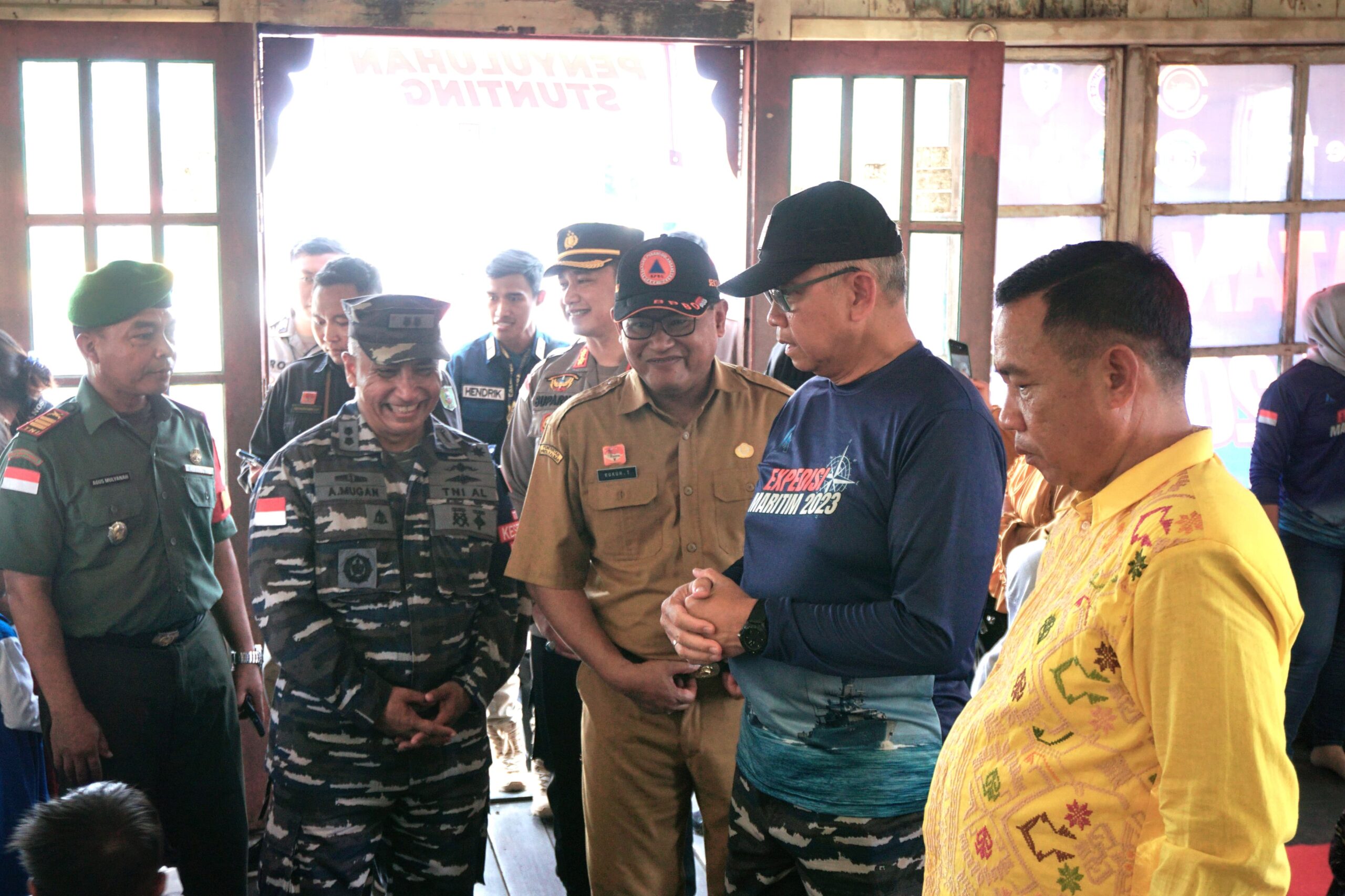 Tim Expedisi Maritim Singgah dan Laksanakan Bakti Kesehatan di Keraton Pakunegara Kesultanan Tayan