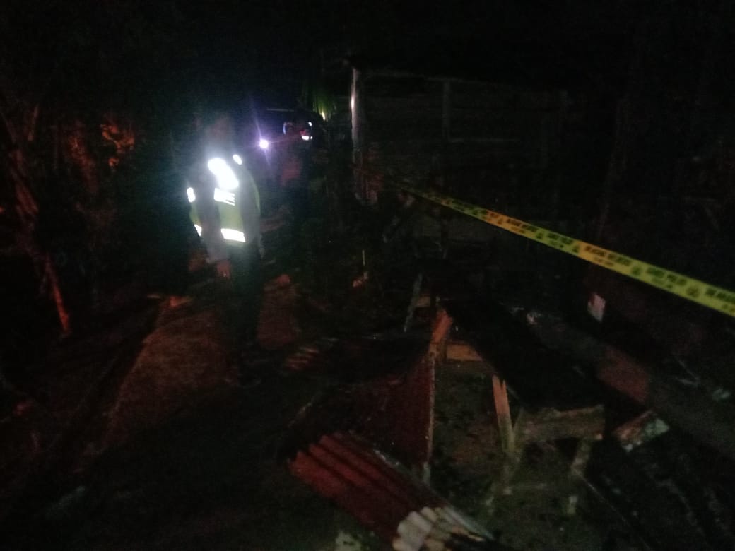 Police Line diPasangkan,Tiga Rumah Pondok Terbakar,Polres Merangin Mewanti wanti Bahwa Musim Kemarau Rawan Insident Kebakaran