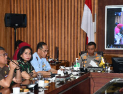 Komandan Lanal Bandung Hadiri Rapat Pleno Darurat Sampah Tingkat Kota Bandung