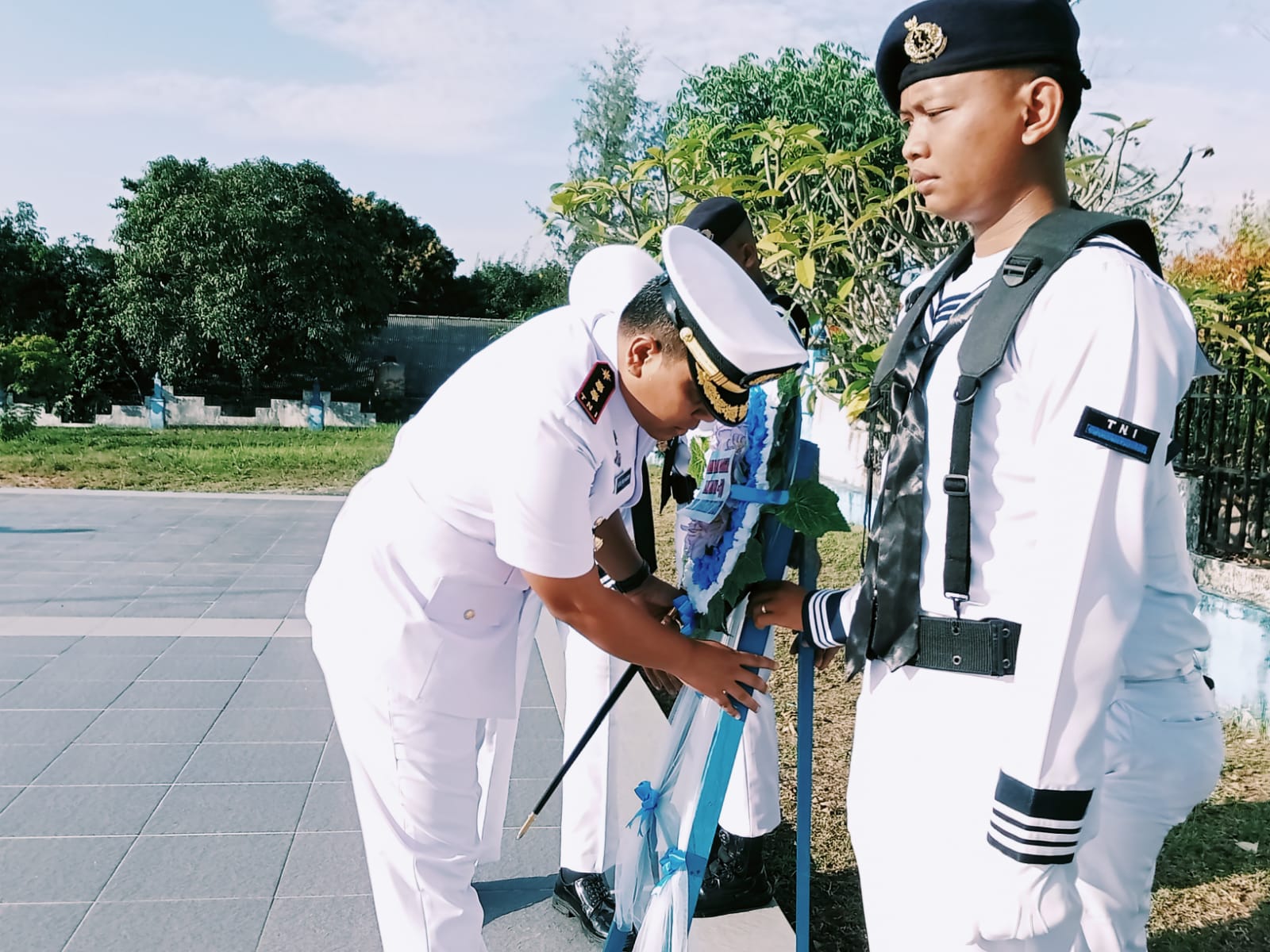 Jelang HUT TNI Angkatan Laut Ke-78, Lanal Bintan Ziarah di Taman Makam Pahlawan