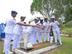 Ziarah dan Tabur Bunga di TMP Damai Sentosa Jelang HUT TNI AL Ke-78