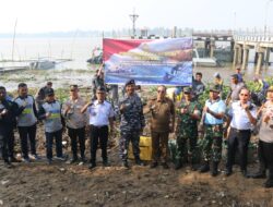 Pangkalan TNI Angkatan Laut (Lanal) Palembang Laksanakan Program Kali Bersih (Prokasih)