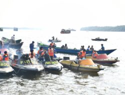 Sambut Hari Jadi Ke-78 TNI Angkatan Laut, Lanal Banjarmasin Gelar Program Kali Bersih Serentak di Kumai