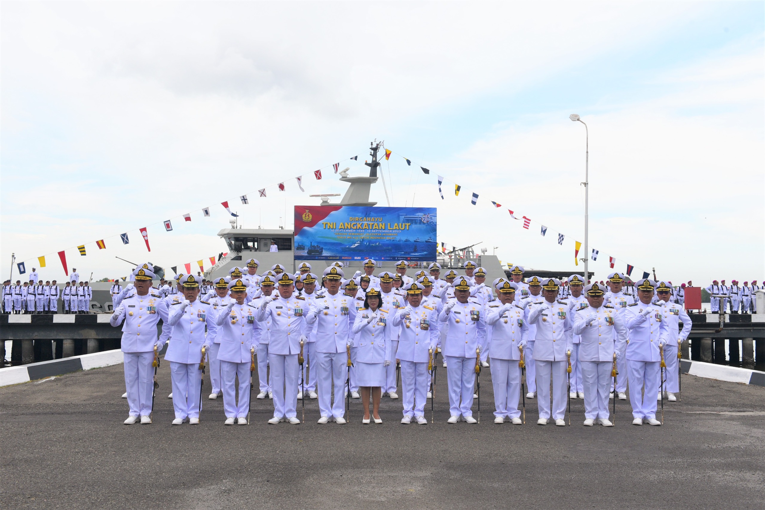 Kaotmilti I Medan Pimpin Upacara Hari Jadi Ke-78 TNI AL di Mako Lantamal I