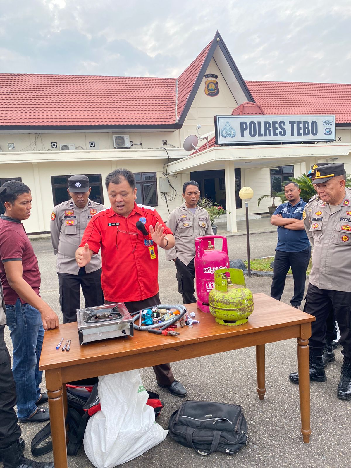 Sosialisasi Pengunaan  Kompor Gas Elpiji Oleh Koperasi Purna Pertamina Di Polres Tebo