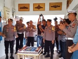 Lanal Bintan Mendapat Kejutan Dari Kapolres Bintan di HUT TNI AL Ke-78 Tahun 2023