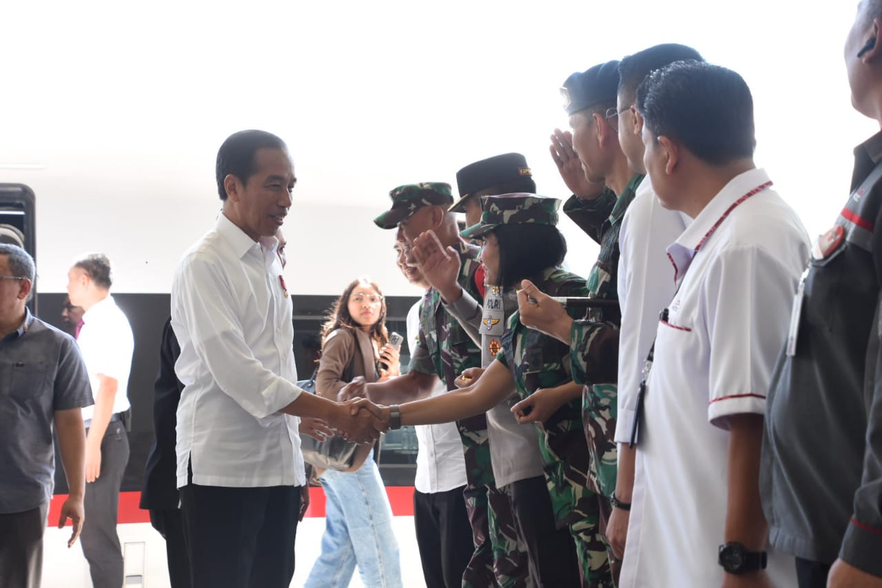 Komandan Lanal Bandung Bersama Unsur Forkopimda Jawa Barat Sambut Presiden RI Dalam Rangka Kunjungan Kerja di Wilayah Jawa Barat