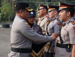 Kapolres Tebo Akbp I Wayan Arta Ariawan  SH. S. Ik. MH Bertindak Sebagai Irup Pada Acara Sertijab Kapolsek Di Halaman Apel Mapolres Tebo