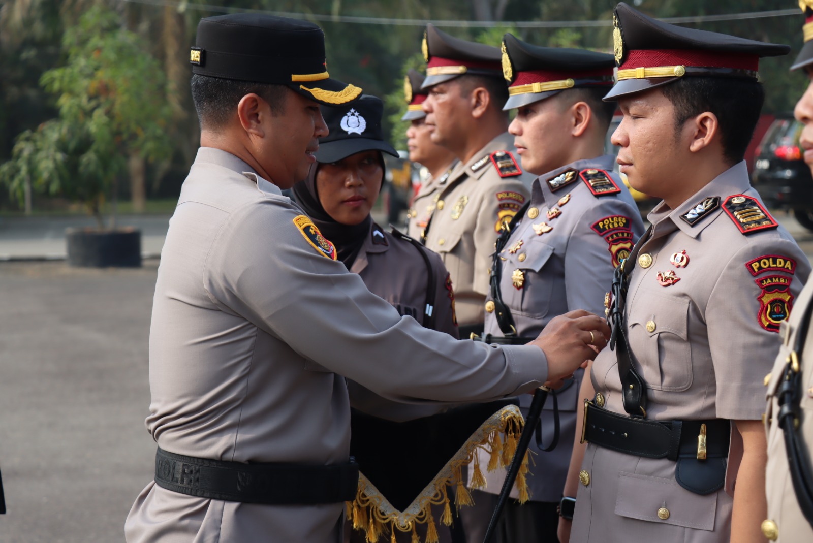 Kapolres Tebo Akbp I Wayan Arta Ariawan  SH. S. Ik. MH Bertindak Sebagai Irup Pada Acara Sertijab Kapolsek Di Halaman Apel Mapolres Tebo