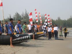 Meriahkan HUT Ke-78 TNI, Lanal Bengkulu Gelar Lomba Dayung Perahu Karet di Pantai Zakat