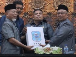 H Mashuri dan Nilwan Pamitan dengan Dewan Bupati Merangin Sampaikan Ranperda APBD 2024