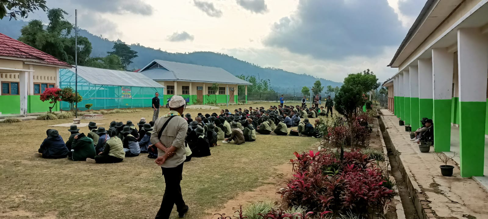 Iptu. Amrullah Bersama Personil Polsek Jangkat Laksanakan PAM PEKAN BUDAYA DAERAH PERTIKAWA REGIONAL SUNATERA 2023