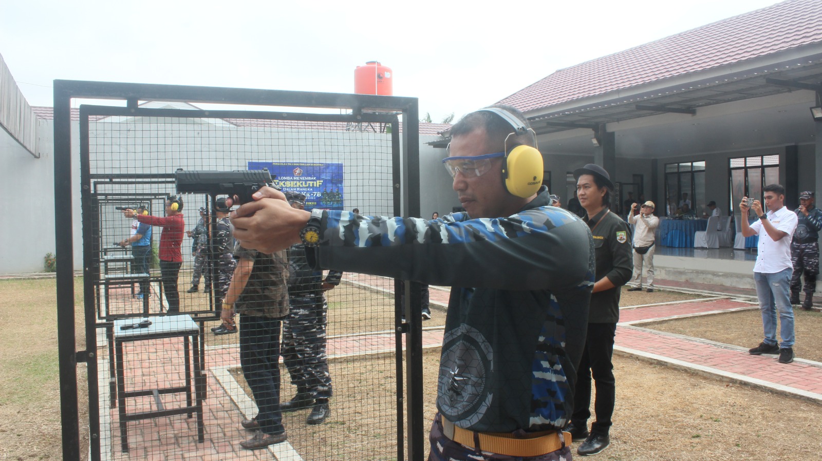 Lanal Bengkulu Gelar Lomba Menembak Pistol Eksekutif HUT Ke-78 TNI, Wakil Gubernur Sabet Juara Satu