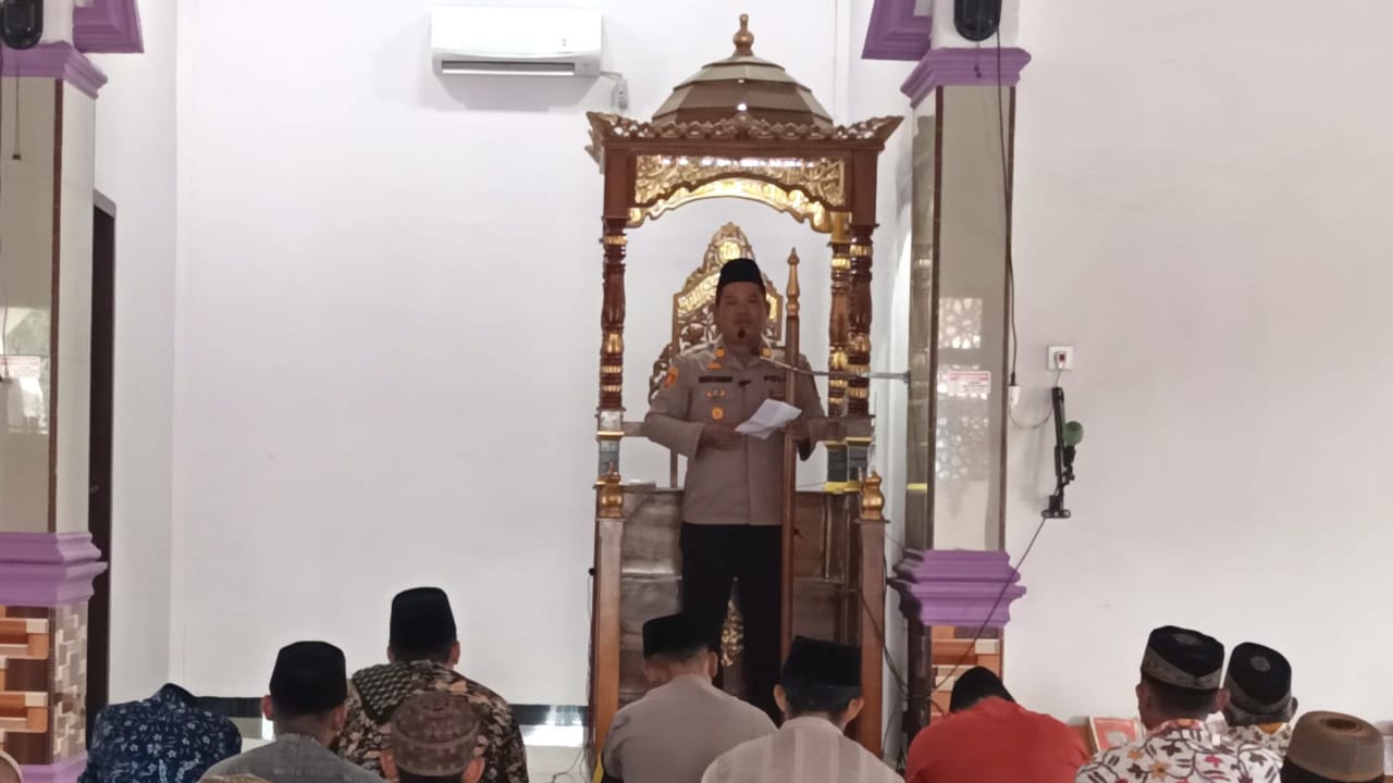 Jum’at Curhat,Kapolsek Tabir Selatan Himbau Warga Untuk Saling Menghargai warga Sekitar dan Selesaikan Permasalahan dengan cara kekeluargaan