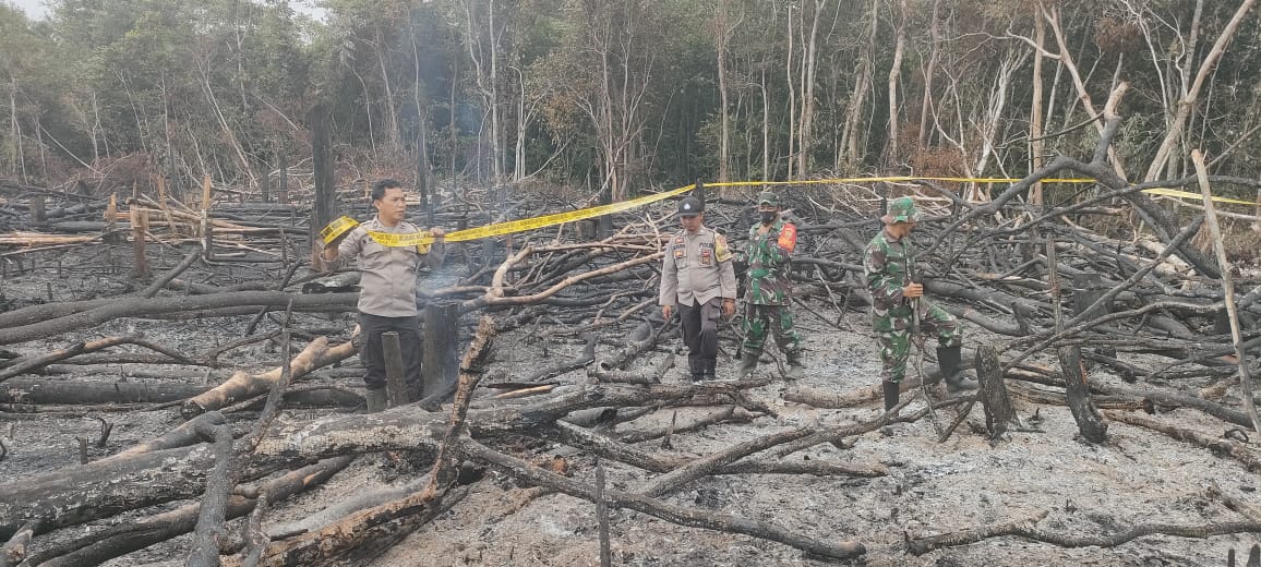 Temukan Hots Spots,Polsek Tabir Ulu dan Koramil Tabir Laksanakan SOP Meminimalisir terjadinya Karhutla dan Pasang Police Line