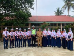 Akp. Bambang Soestyo. SH.MH. Jangan Kendarai Kendaraan Bermotor bila Belum Mampu Tunjukkan SIM saat edukasi Siswa siswi di SMPN 16 Merangin