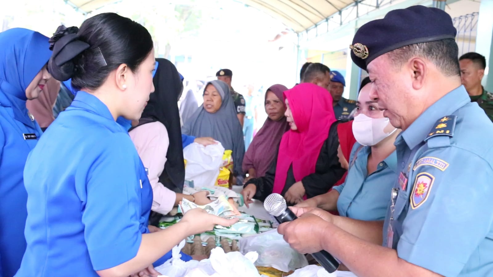 Sambut HUT Ke-78 TNI, Lanal Banjarmasin Gelar Bazar Murah