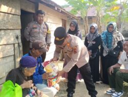 Sisihkan Rizkinya Kapolres Merangin Berbagi Untuk Warga yang membutuhkan di Wilayah Hukum Polsek Tabir Selatan dalam Kegiatan Jum’at Berkah.