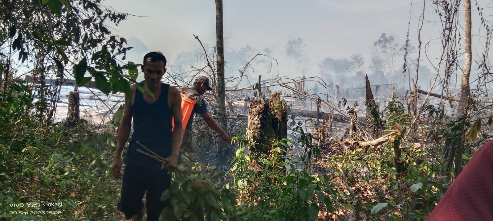 Kembali Berjibaku dengan Karhutla,Bhabinkamtibmas dan Babinsa, Kita Harapkan Warga Masyarakat Peduli terhadap Akibat Pembakaran Lahan