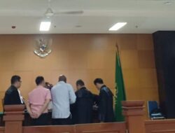 DI DUGA KEJAKSAAN PENGADILAN NEGERI JAKARTA TIMUR INKOPETENSI DAN SERAMPANGAN DALAM MELAKUKAN TUNTUTAN