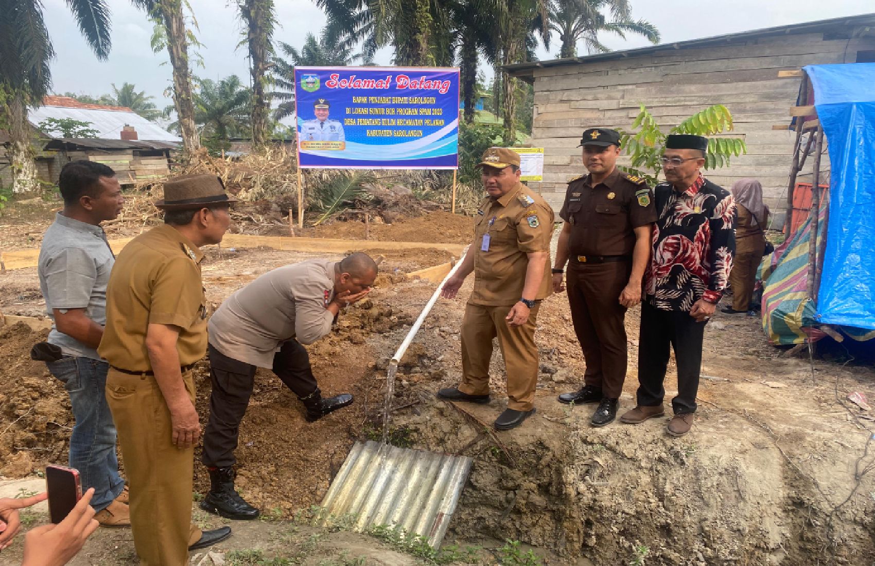 Kapolres Sarolangun Dampingi Pj. Bupati Sarolangun Cek Sumur Bor dan Penyerahan Bantuan Kepada Masyarakat