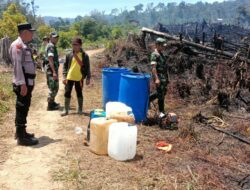 Polisi dan Tentara Menjadi Petugas Pemadam Api,Satgas Karhutla Jangkat ” Polsek dan Koramil ” Jangkat Padamkan api dengan Peralatan Seadanya.