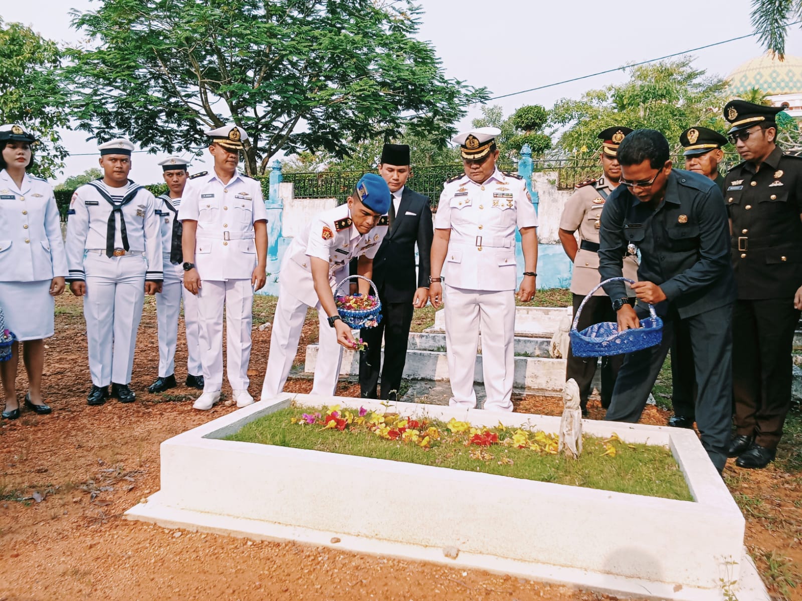 Lanal Bintan Laksanakan Ziarah Ke Taman Makam Pahlawan Dalam Rangka Peringatan HUT Ke-78 TNI Tahun 2023