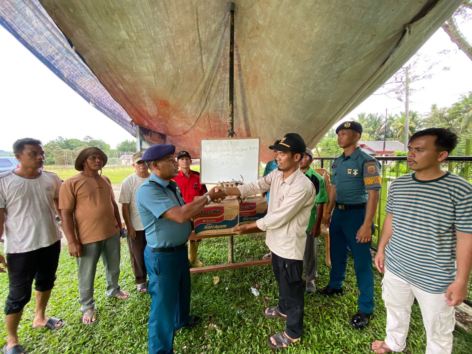 Lanal Simeulue Gelar Aksi Peduli Masyarakat Korban Banjir di Kabupaten Simeulue