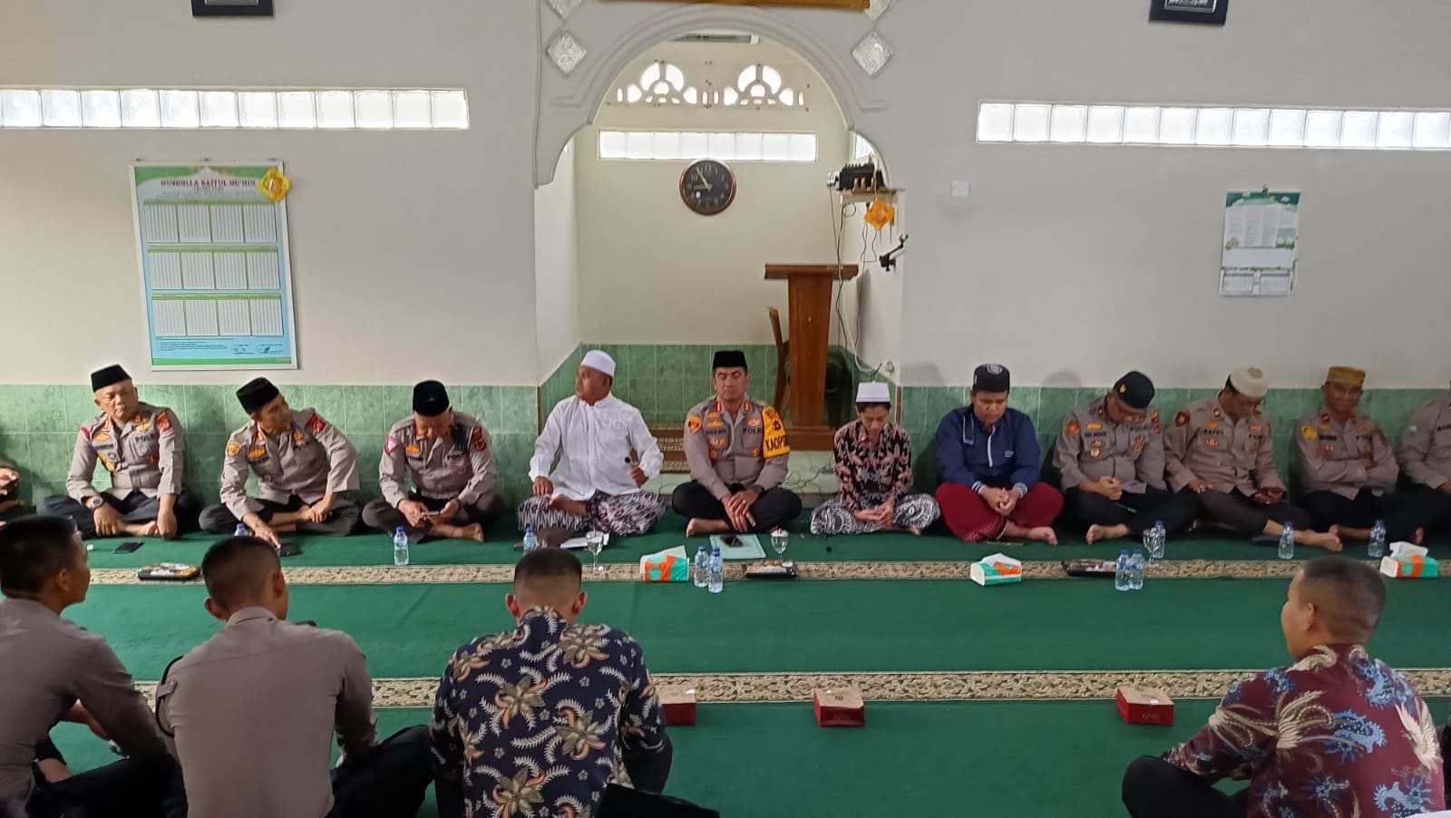 Kapolres Tebo Akbp  I Wayan Arta Ariawan. SH. S. I. K. MH Beserta Ibu Menghadiri Maulid Nabi Muhammad  S. A. W Di Masjid  Al Mukmin Polres Tebo